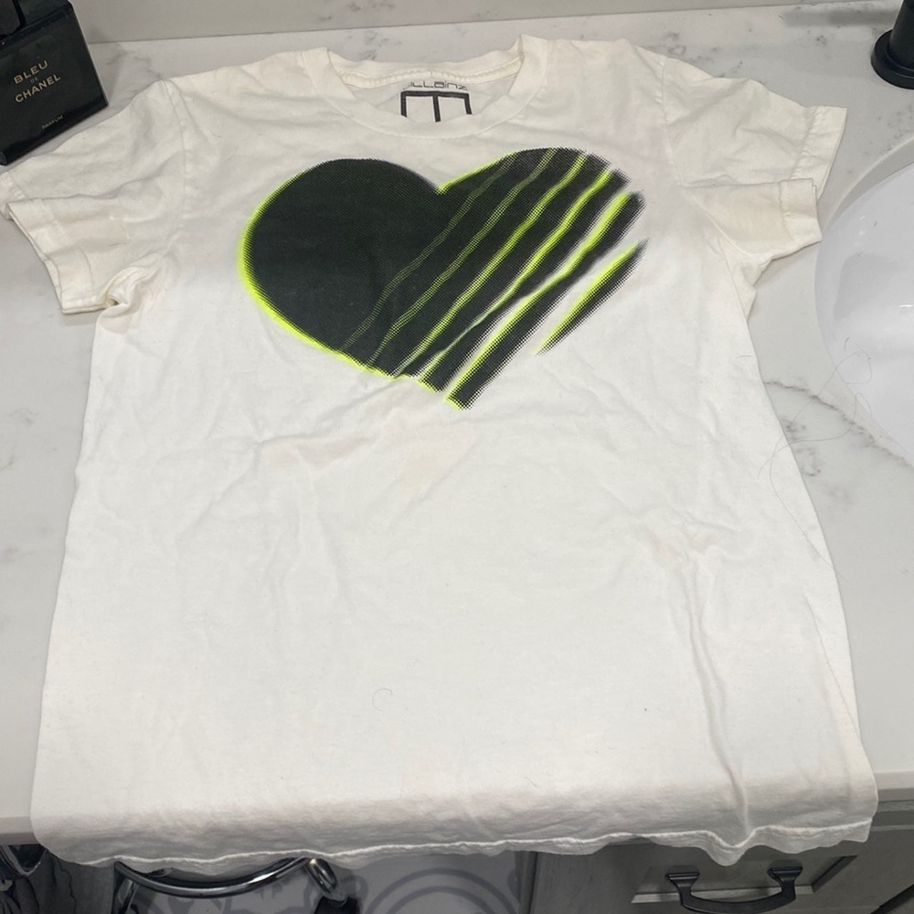 Small heart design t shirt white